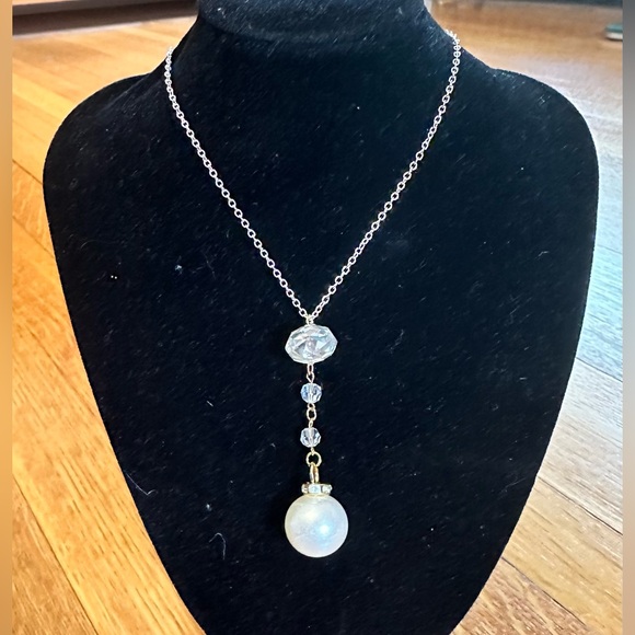 Faux Pearl and Swarovski Element Crystal Necklace - Picture 2 of 3